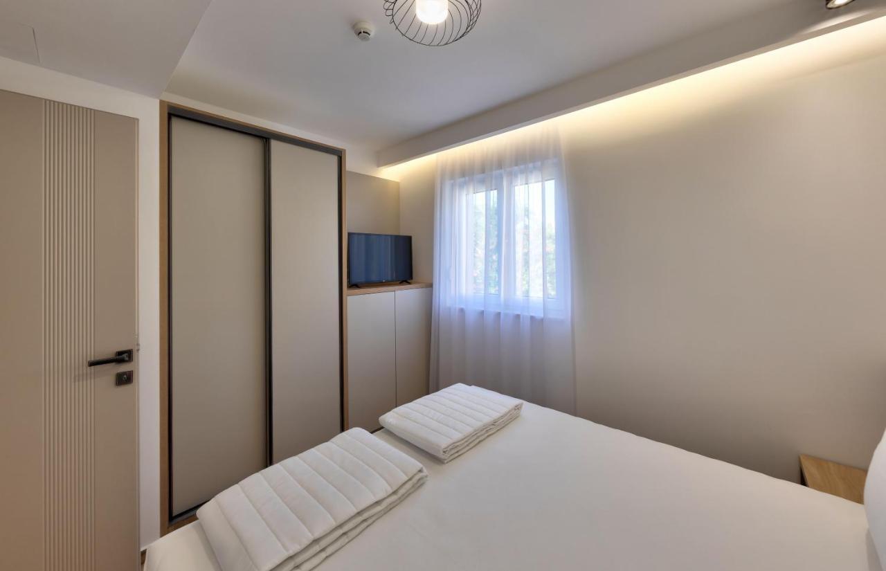 Amare Apartment Promajna
