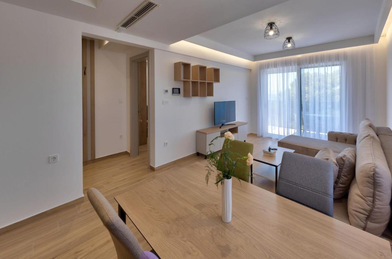 Amare Apartment Promajna